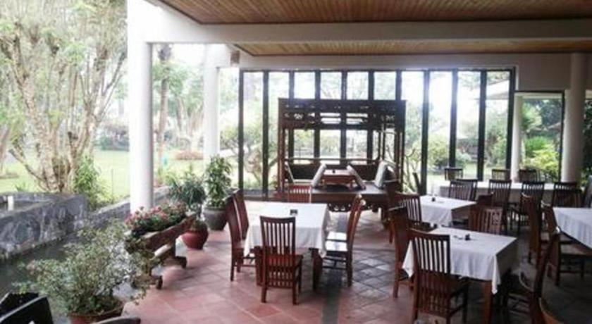 Hotel La Oma Lembang Exterior foto