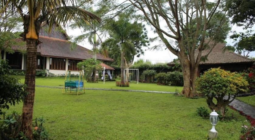 Hotel La Oma Lembang Exterior foto