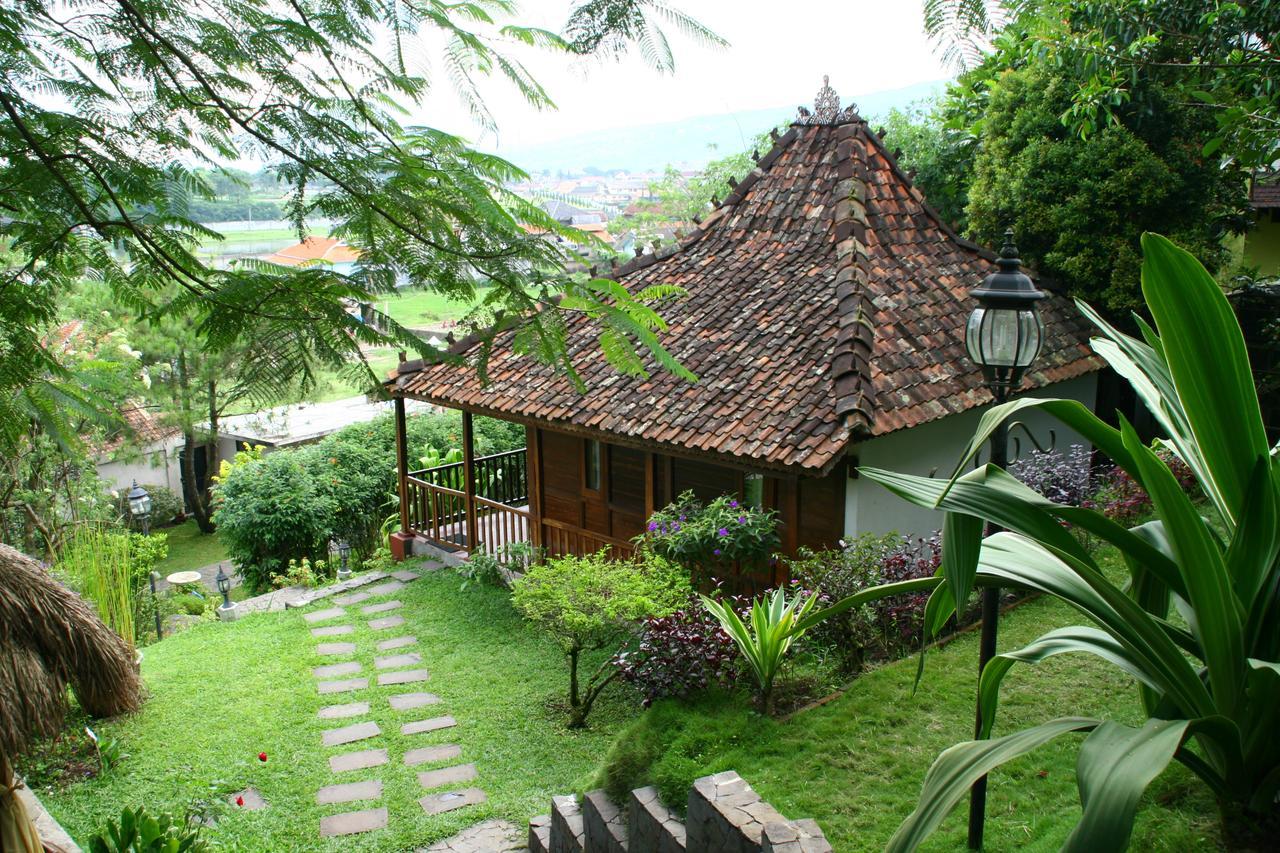 Hotel La Oma Lembang Exterior foto