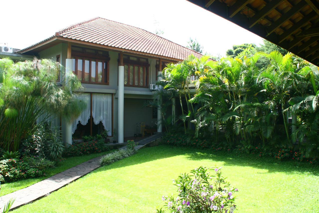 Hotel La Oma Lembang Exterior foto