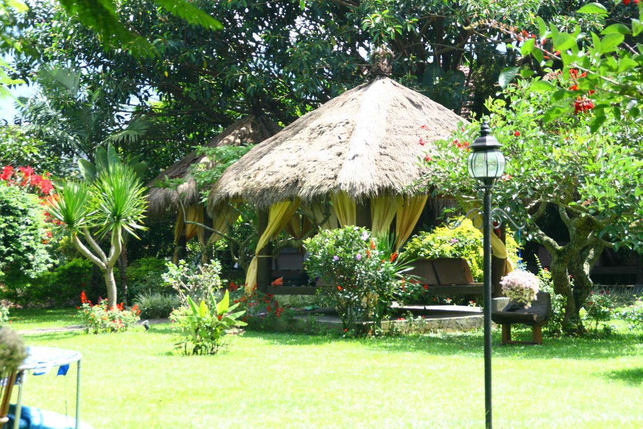 Hotel La Oma Lembang Exterior foto