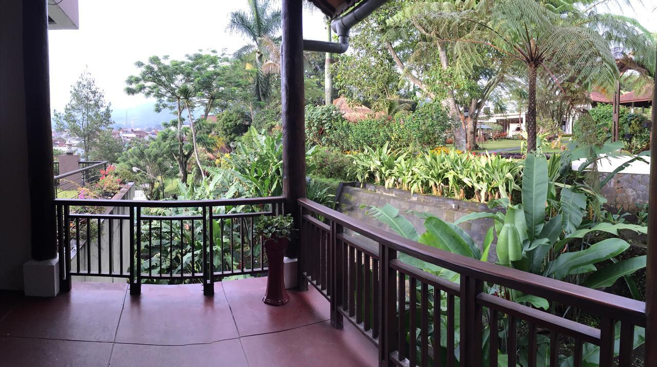 Hotel La Oma Lembang Exterior foto