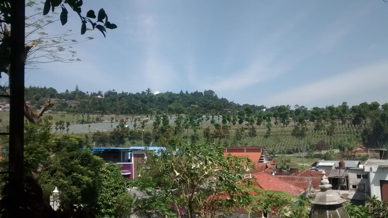 Hotel La Oma Lembang Exterior foto