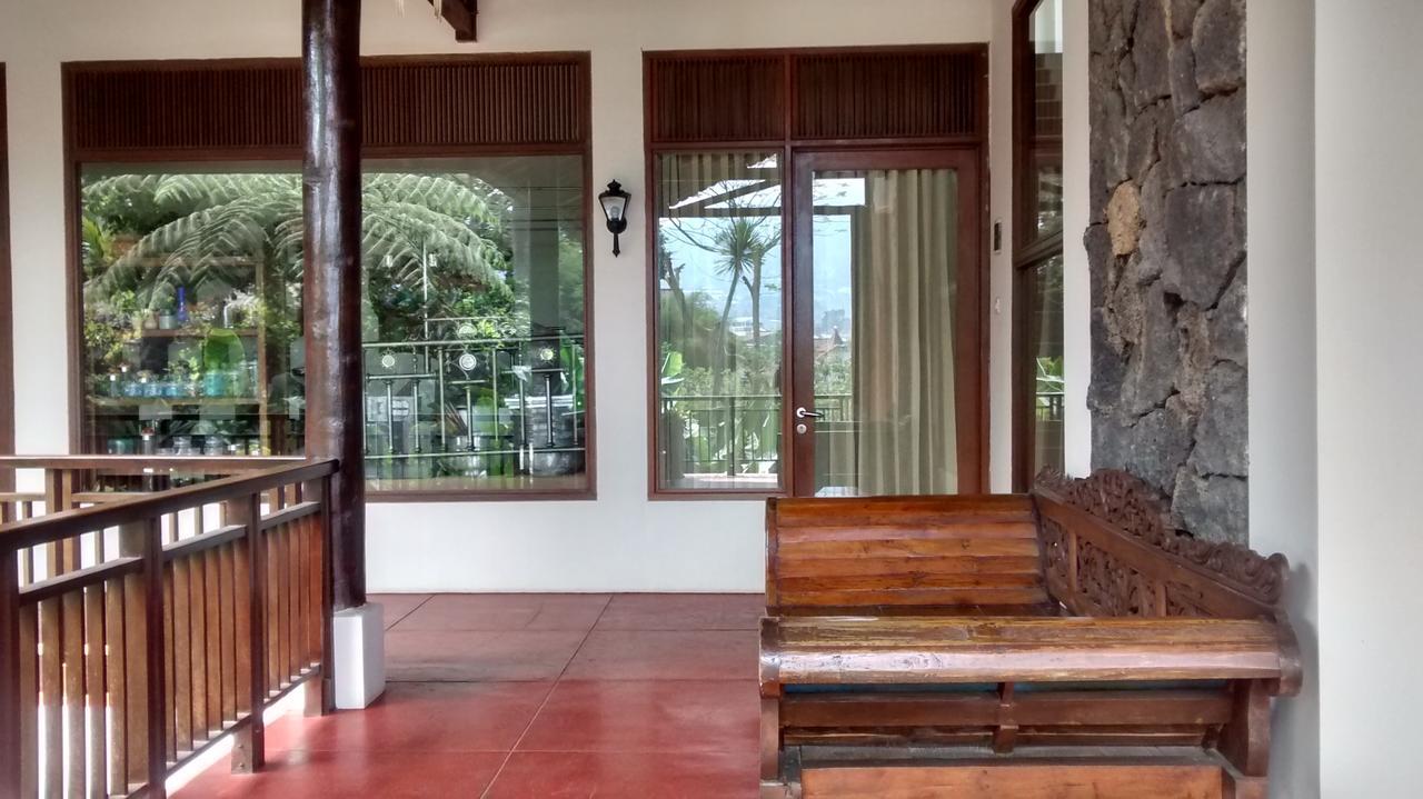 Hotel La Oma Lembang Exterior foto