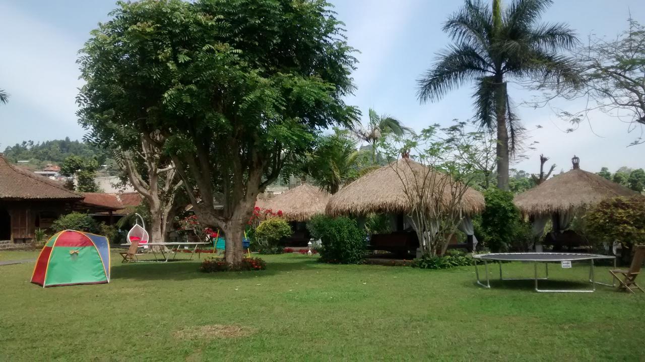 Hotel La Oma Lembang Exterior foto