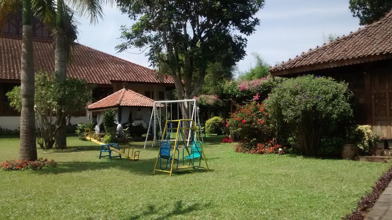 Hotel La Oma Lembang Exterior foto