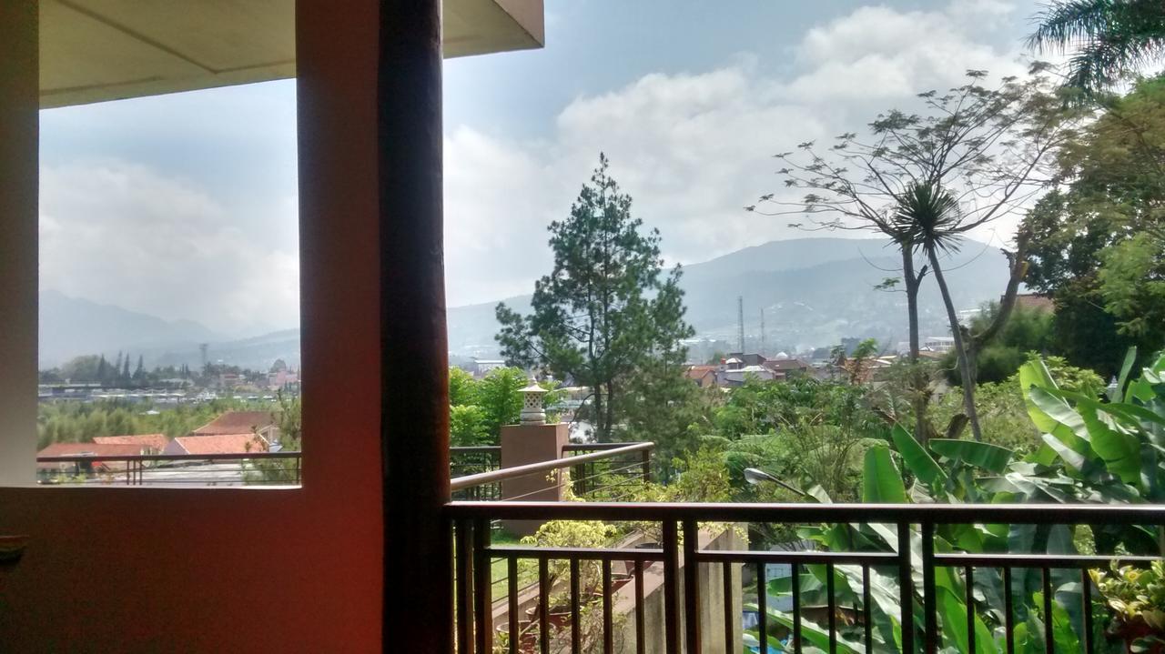 Hotel La Oma Lembang Exterior foto