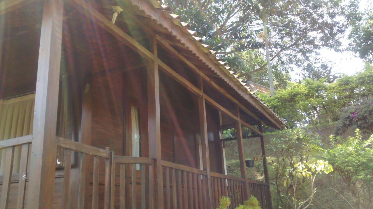 Hotel La Oma Lembang Exterior foto